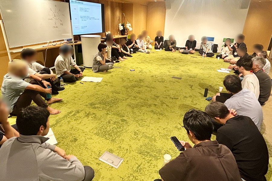 Re:ROOT Projectで、車座になって福岡の課題を語り合う参加者